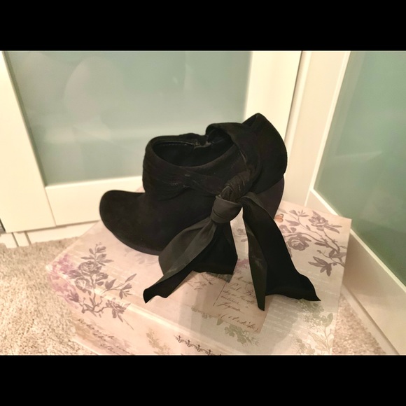 Balenciaga Runway Bow Black Suede Booties Boots Stiletto 38.5 - Picture 5 of 9